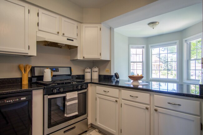 Building Photo - 165 Louise Ct