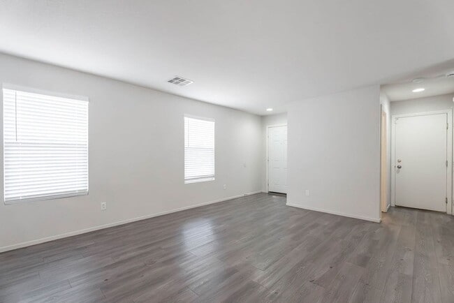 Building Photo - 5531 Doubleday St