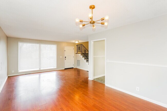 Foto del edificio - 204 Redondo Ct N