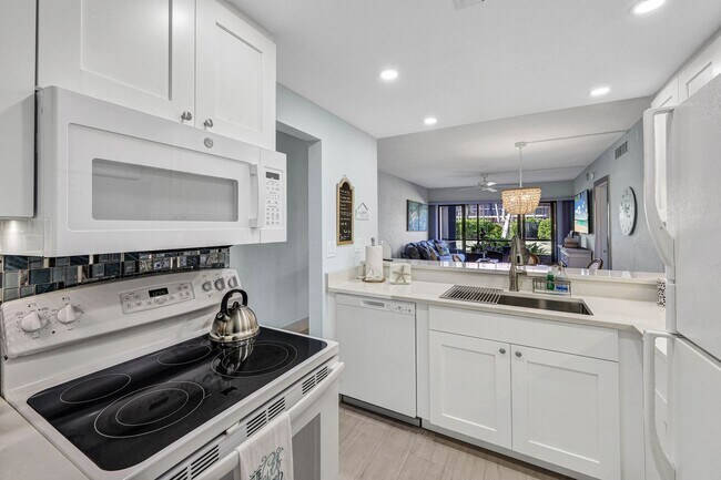 Building Photo - ** Blue Turtle Sea Side, short walk to the...