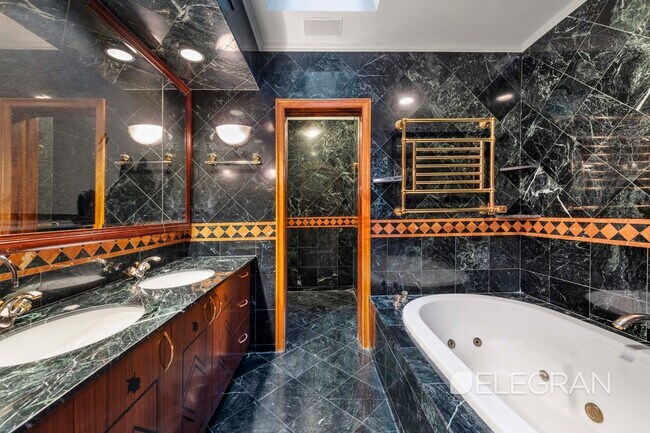 Building Photo - 51 E 67th St