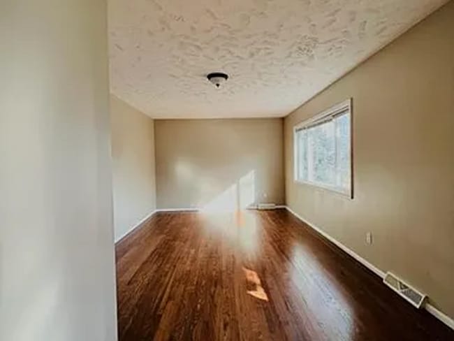 Building Photo - 8710 Cherry Ln Ct