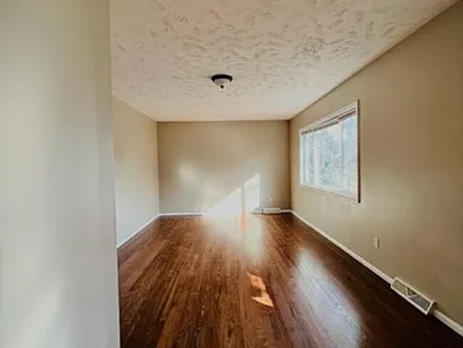 Foto del edificio - 8710 Cherry Ln Ct