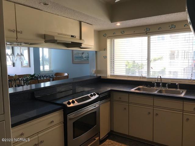 Building Photo - 1403 S Lake Park Blvd