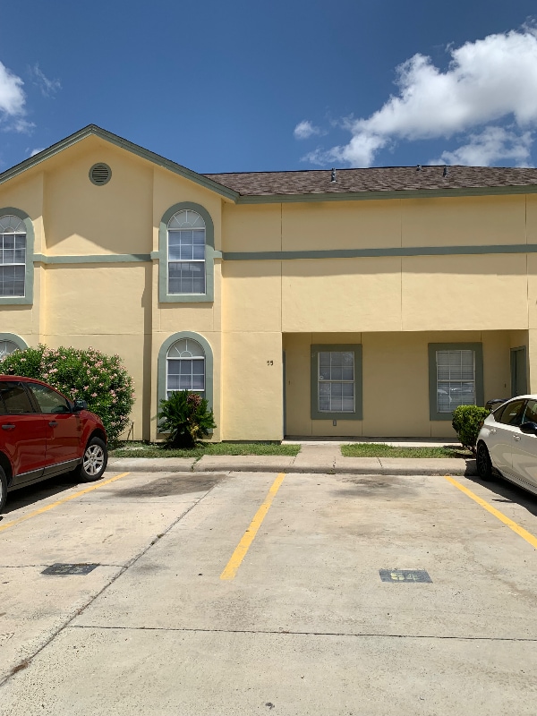 Building Photo - 1000 Ranchway Dr
