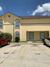 Building Photo - 1000 Ranchway Dr