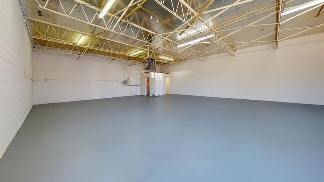 Building Photo - 3390 S Market St