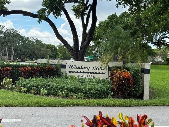 Foto del edificio - 10007 Winding Lake Rd