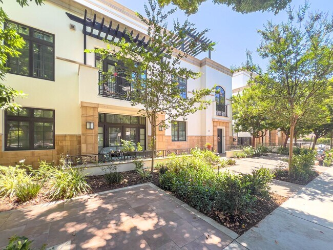 Foto del edificio - Modern & Luxurious 2BR Town-Home in Pasadena!