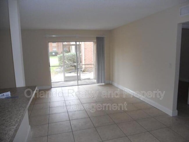 Building Photo - 492 Banyon Tree Cir