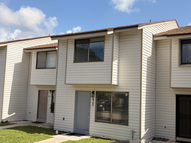 Foto del edificio - 9825 NW 37th St