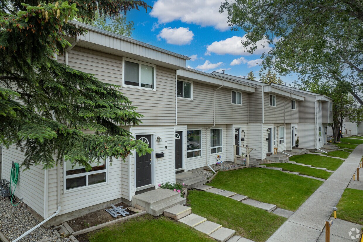 Ridgeview Gardens 200 Lynnview Rd SE Calgary, AB