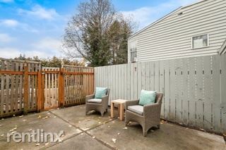Primary Photo - 2 br, 2.5 bath House - 12512 SE 42nd St # 512