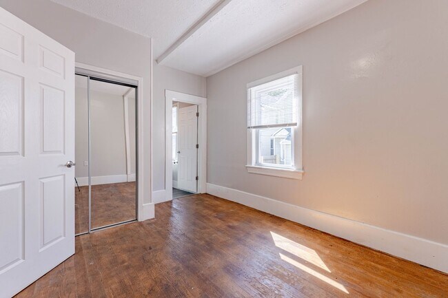 Foto del edificio - 5515 Bridge Ave