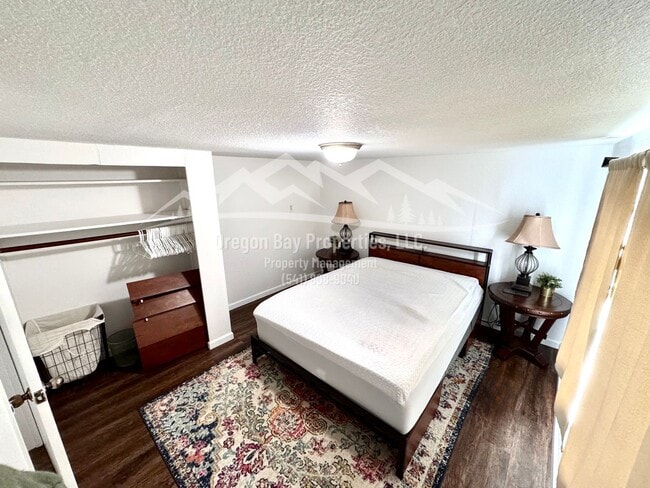 Building Photo - Bay Park Lane Duplex