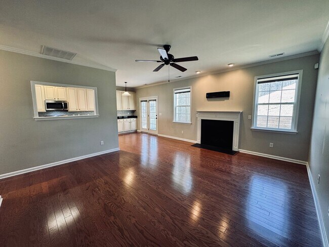 Foto del edificio - South AVL - Well Kept, Large Home with Garage