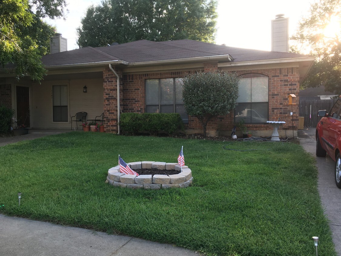 1145 Highpoint Rd, Bedford, TX 76022 Townhouse for Rent in Bedford