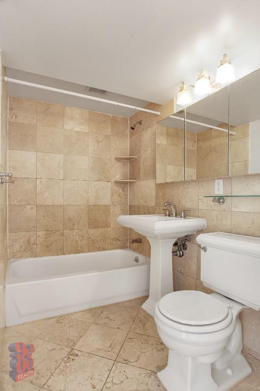 Building Photo - 330 E 100th St