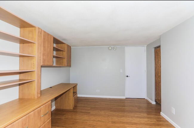 Building Photo - Academy Towers: 2-bed, 2-bath unit now ava...