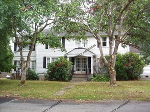 Building Photo - 1767 SW Snively Ave
