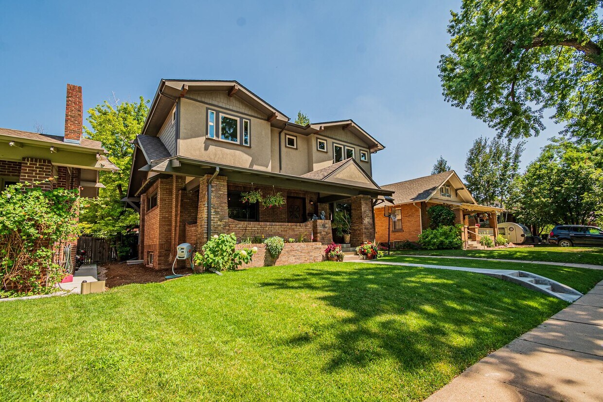 Primary Photo - LUX 5BD, 4BA Park Hill Home with Finished ...