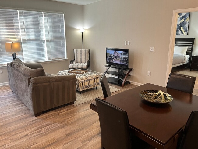 Foto del edificio - 1591 Millspring Dr