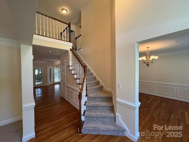 Foto del edificio - 7127 Weddington Brook Dr