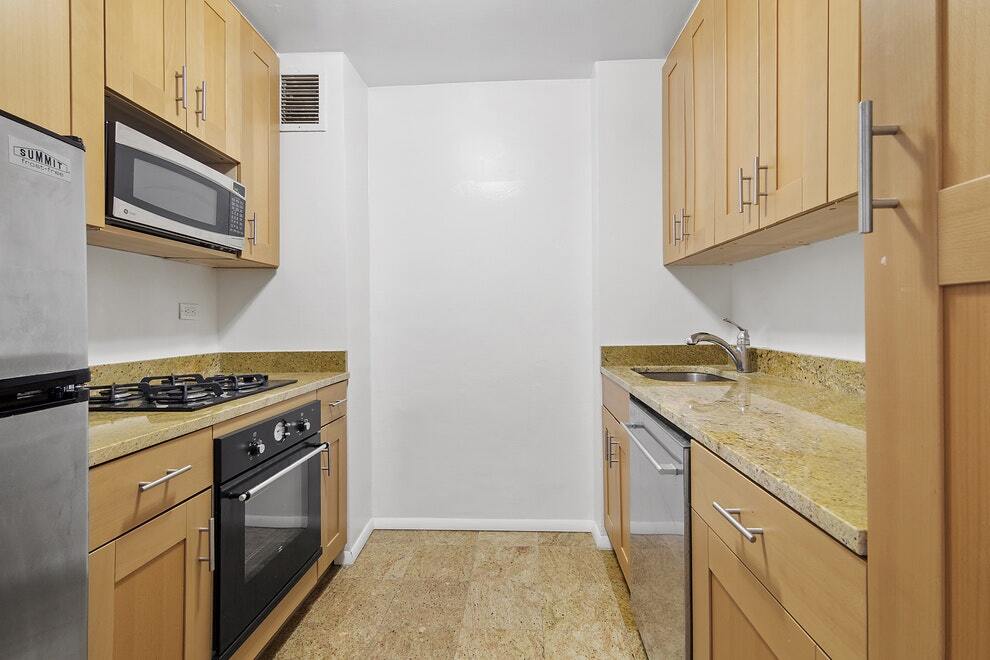 Building Photo - No board approval required
