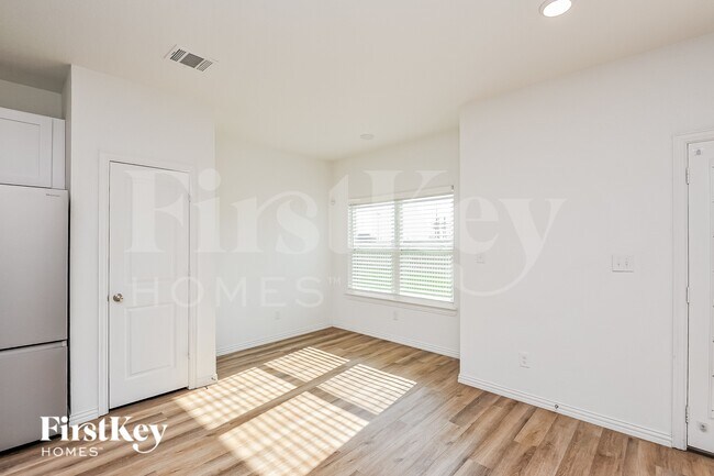 Foto del edificio - 7328 Parkside Pl Dr