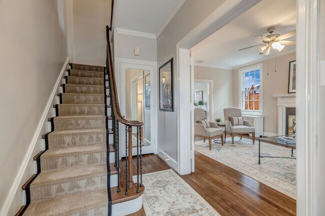 Foto del edificio - 2911 28th St NW