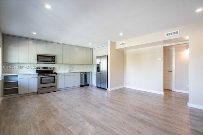 Foto del edificio - 2400 NE 26th St