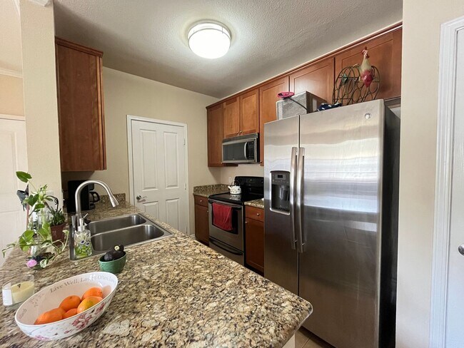 Building Photo - Beautiful One Bedroom Condo in the Heart o...
