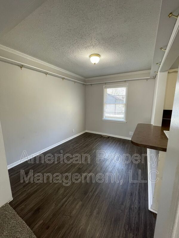 Building Photo - 718 N Gary Pl