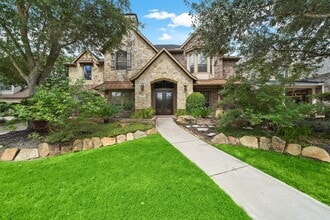 Building Photo - 10015 Cinco Ridge Dr