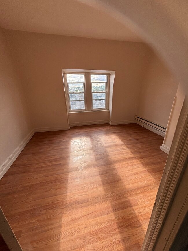 Room 1 - 919 N 12th St