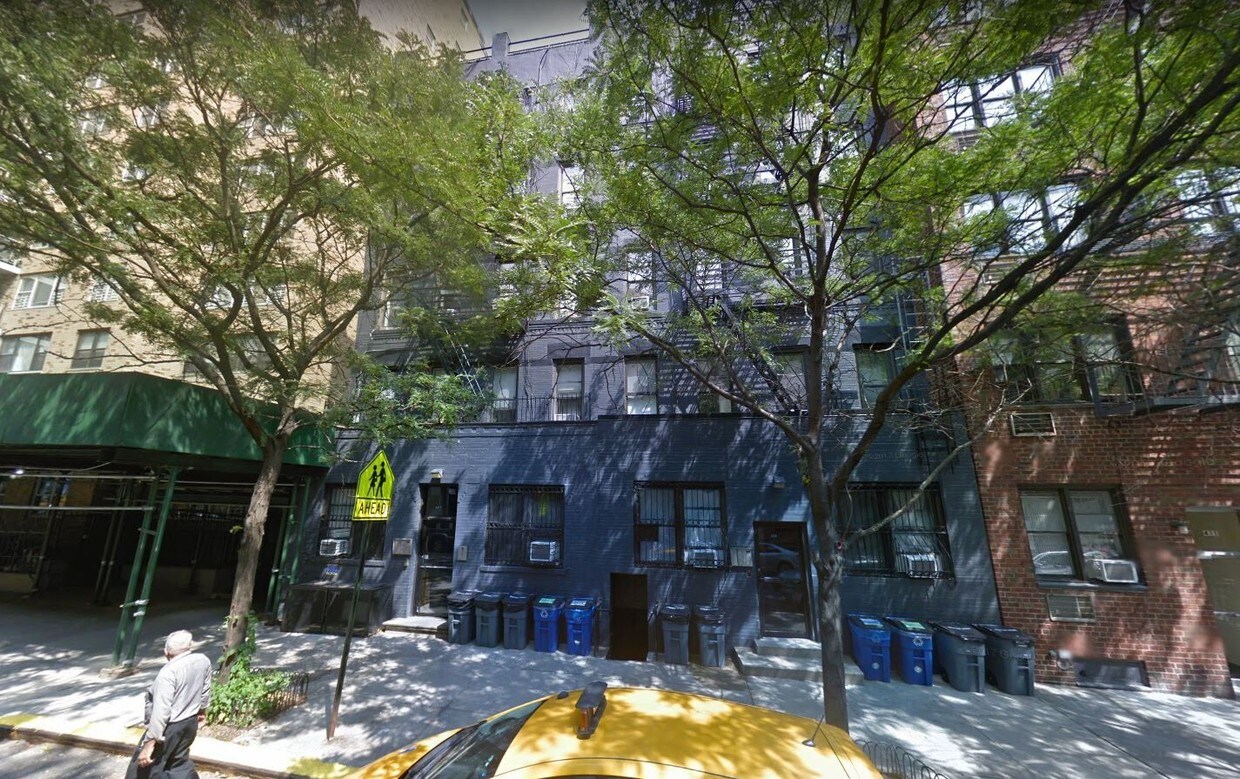 Primary Photo - 409 East 81st Street