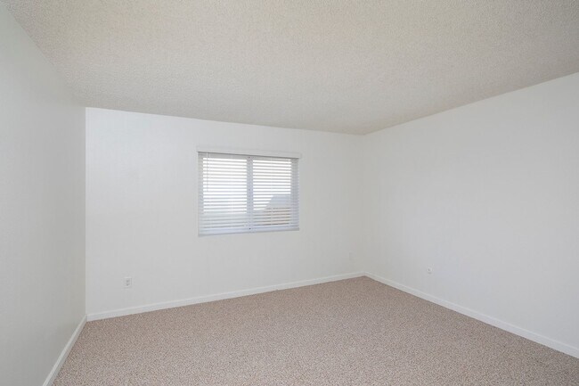 Foto del edificio - 1656 Reed Ave