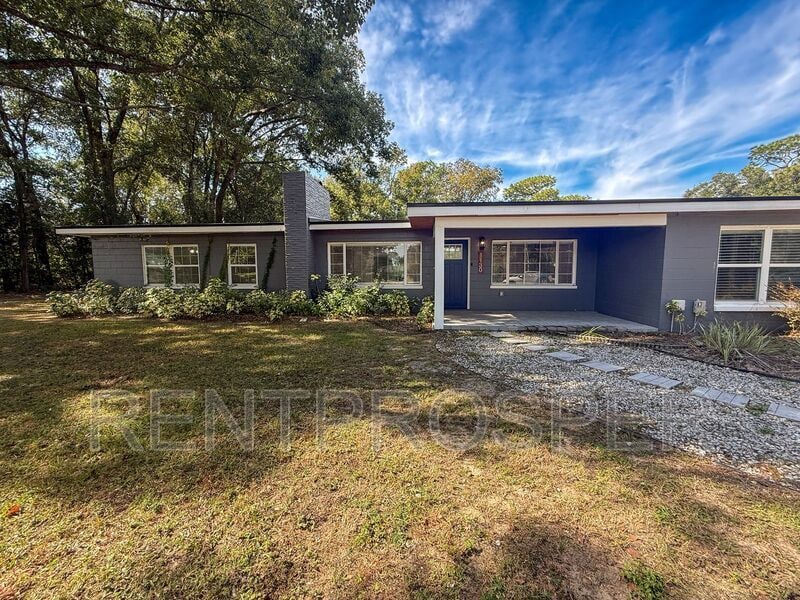 Primary Photo - 1130 W Lake Brantley Rd