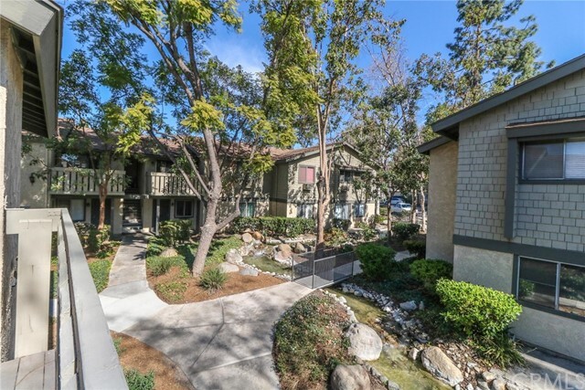 Building Photo - 960 E Bonita Ave