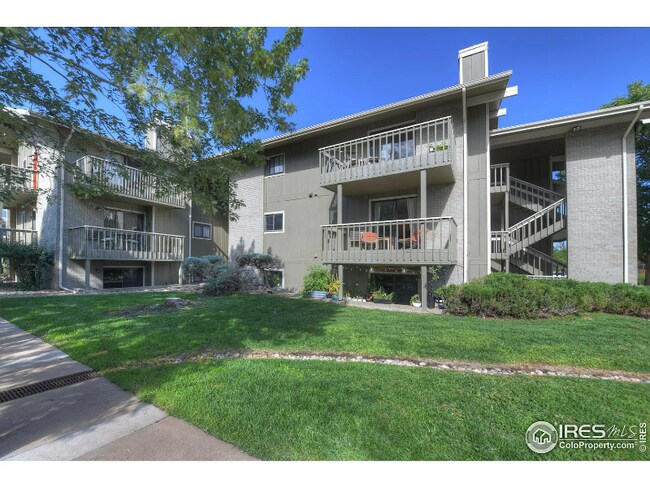 Building Photo - 695 Manhattan Dr