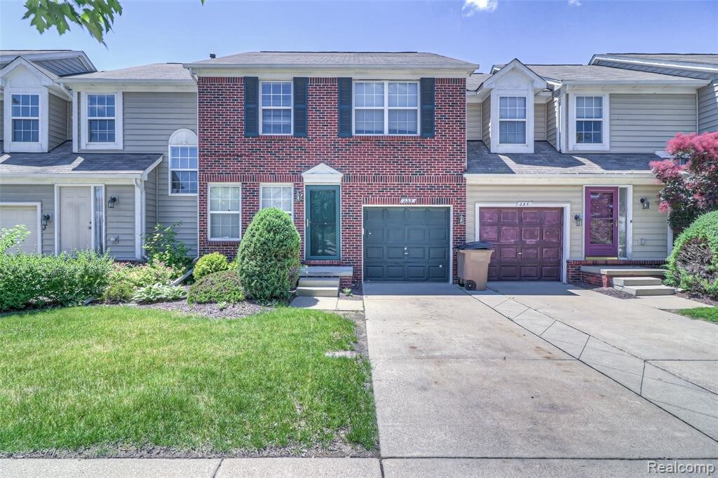 235 Tucker St, Pontiac, MI 48341 Condo for Rent in Pontiac, MI