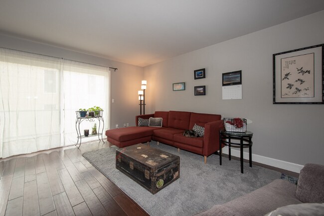 Foto del edificio - Incredible DT Kirkland 2bd 1.5 Bath Townho...