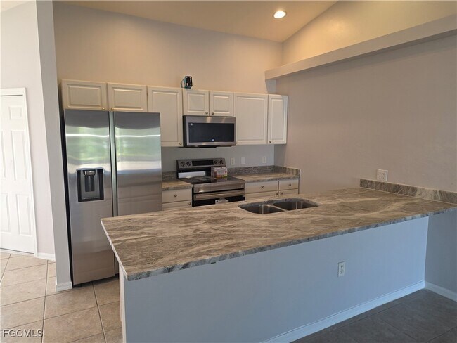 Foto del edificio - 3715 SW Santa Barbara Pl