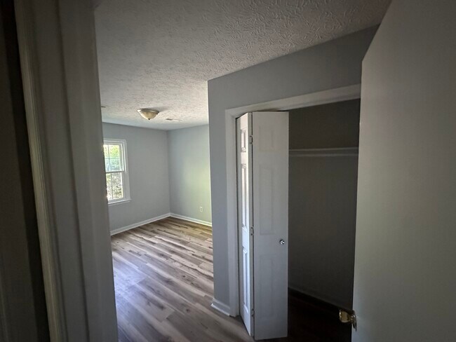 Building Photo - Daniel Hill Apartments