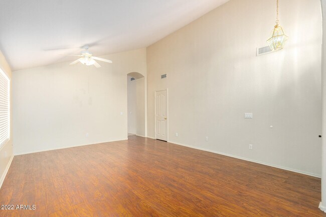 Foto del edificio - 12531 W Edgemont Ave