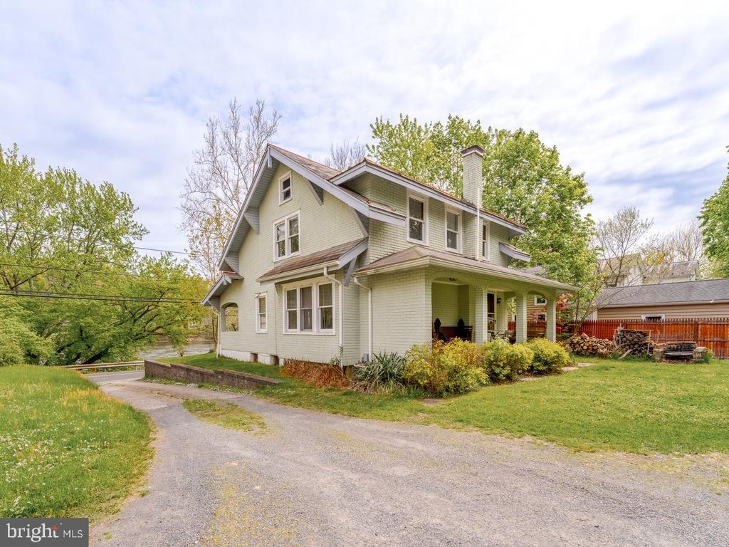 Primary Photo - 1632 River Rd