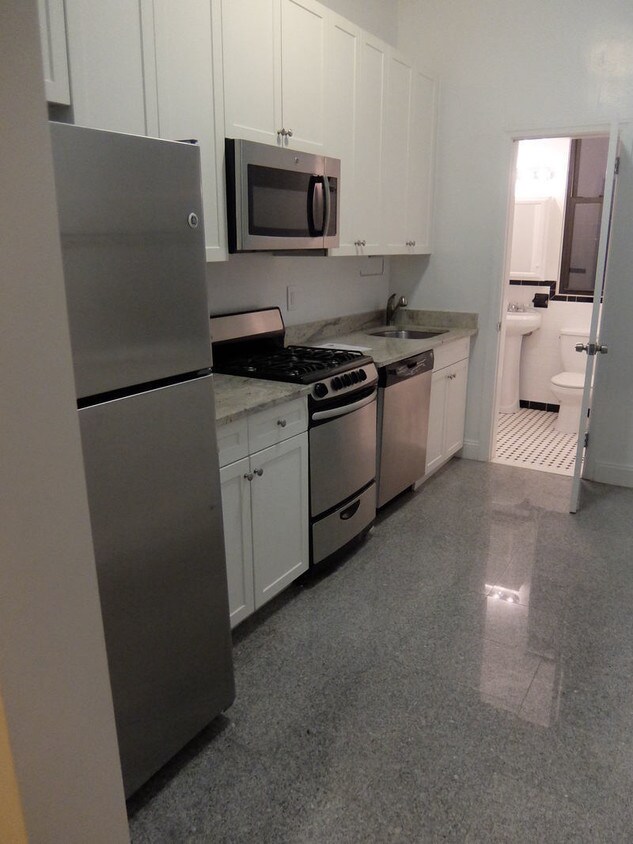 Foto principal - 1482 2nd Ave