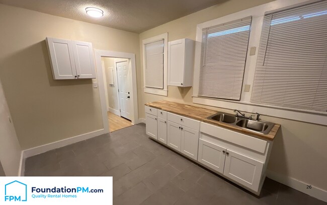 Foto del edificio - 1683 Walker Ave