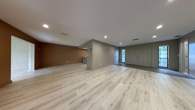 Building Photo - 7134 Fairway Bend Cir