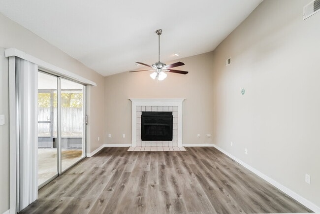 Foto del edificio - 1352 Foxboro Dr